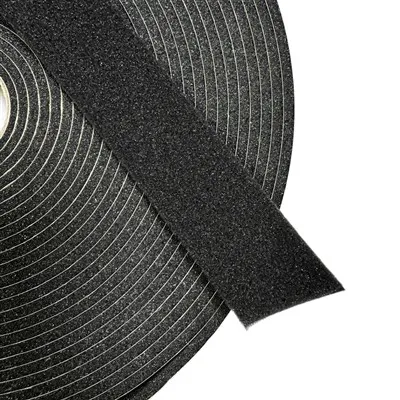 Ai-je besoin d’outils spéciaux pour installer le ruban éponge ?